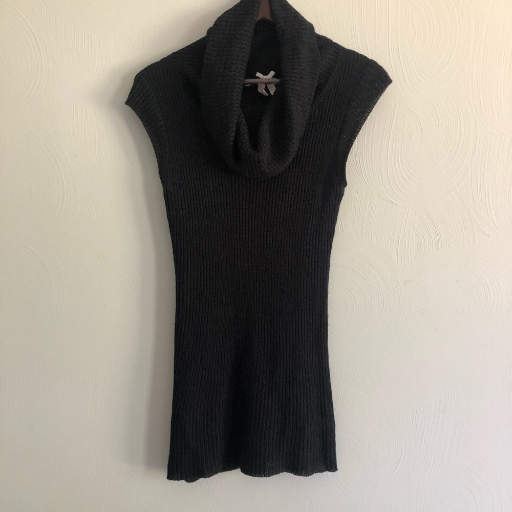 3/$15 🌷 Black Capsleeve Cowlneck Y2K Sweater